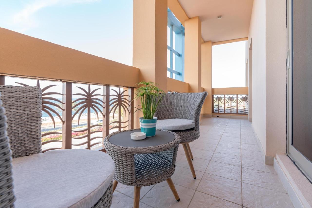 Globalstay At Palm Jumeirah Beachfront Paradise With Pool And Gym Apartment *