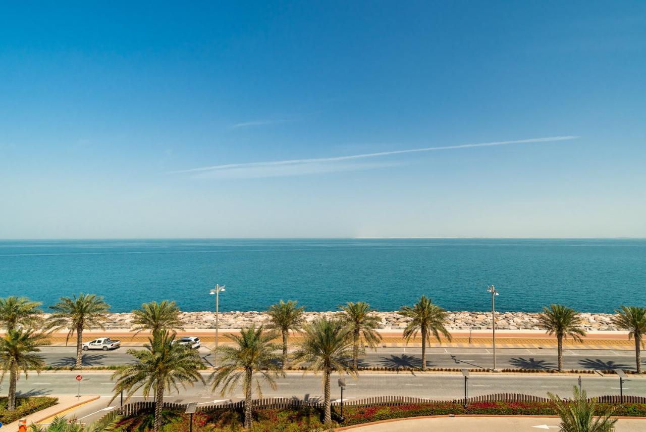 Globalstay At Palm Jumeirah Beachfront Paradise With Pool And Gym Apartment *