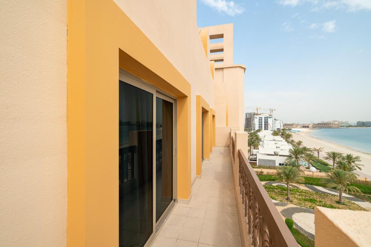 Globalstay At Palm Jumeirah Beachfront Paradise With Pool And Gym Apartment