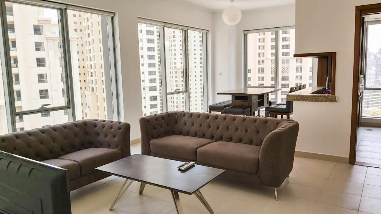 Apartment Homes *