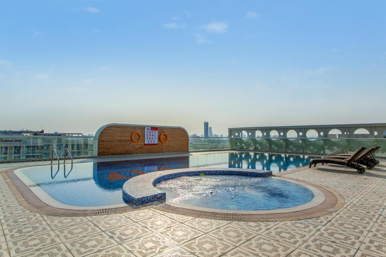 Live Modern Live Luxury - *