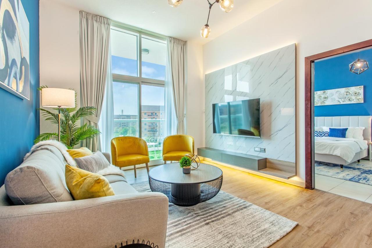 Live Modern Live Luxury - *