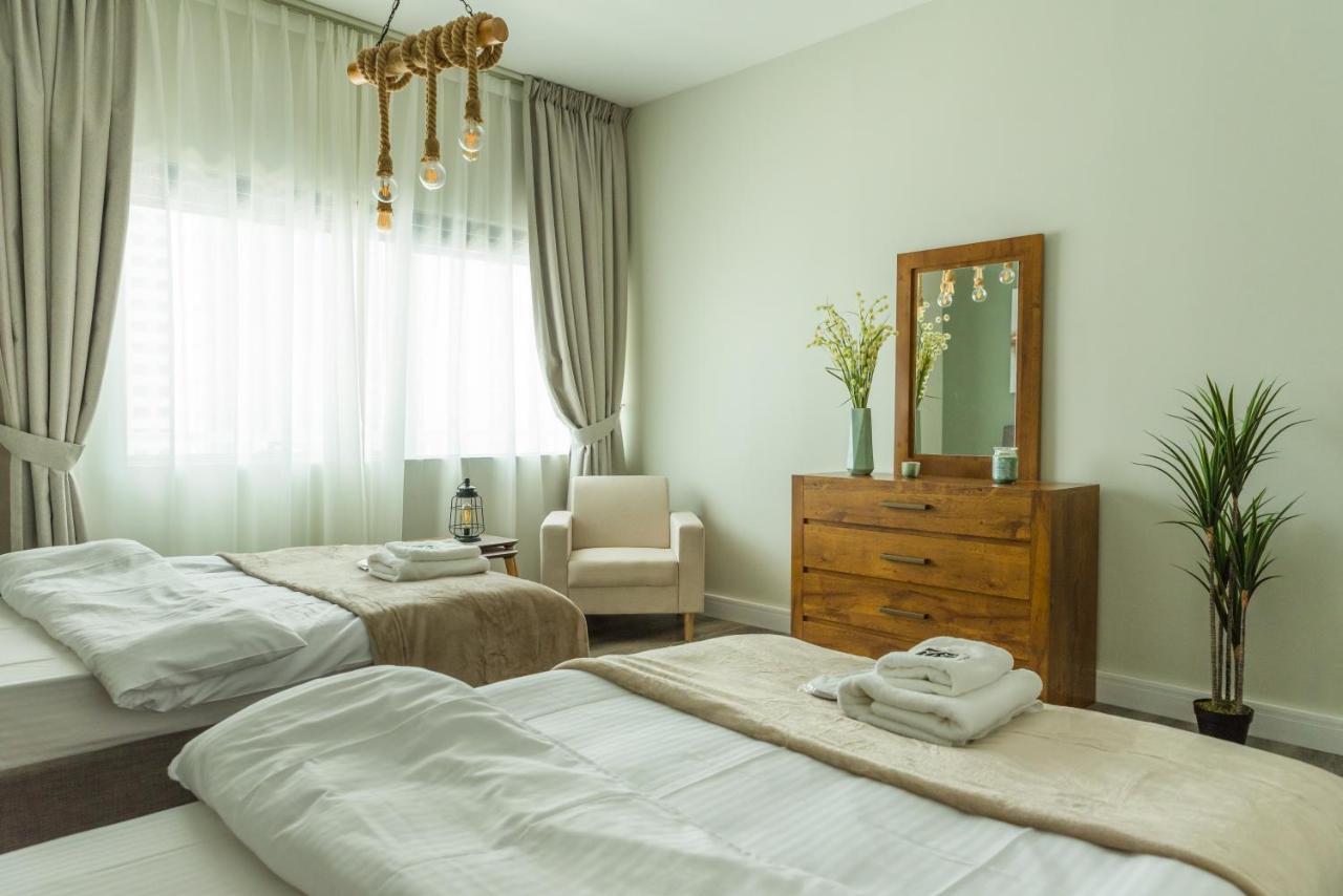 Mira Holiday Homes - Spacious 2 Bedroom In Marina * Dubai