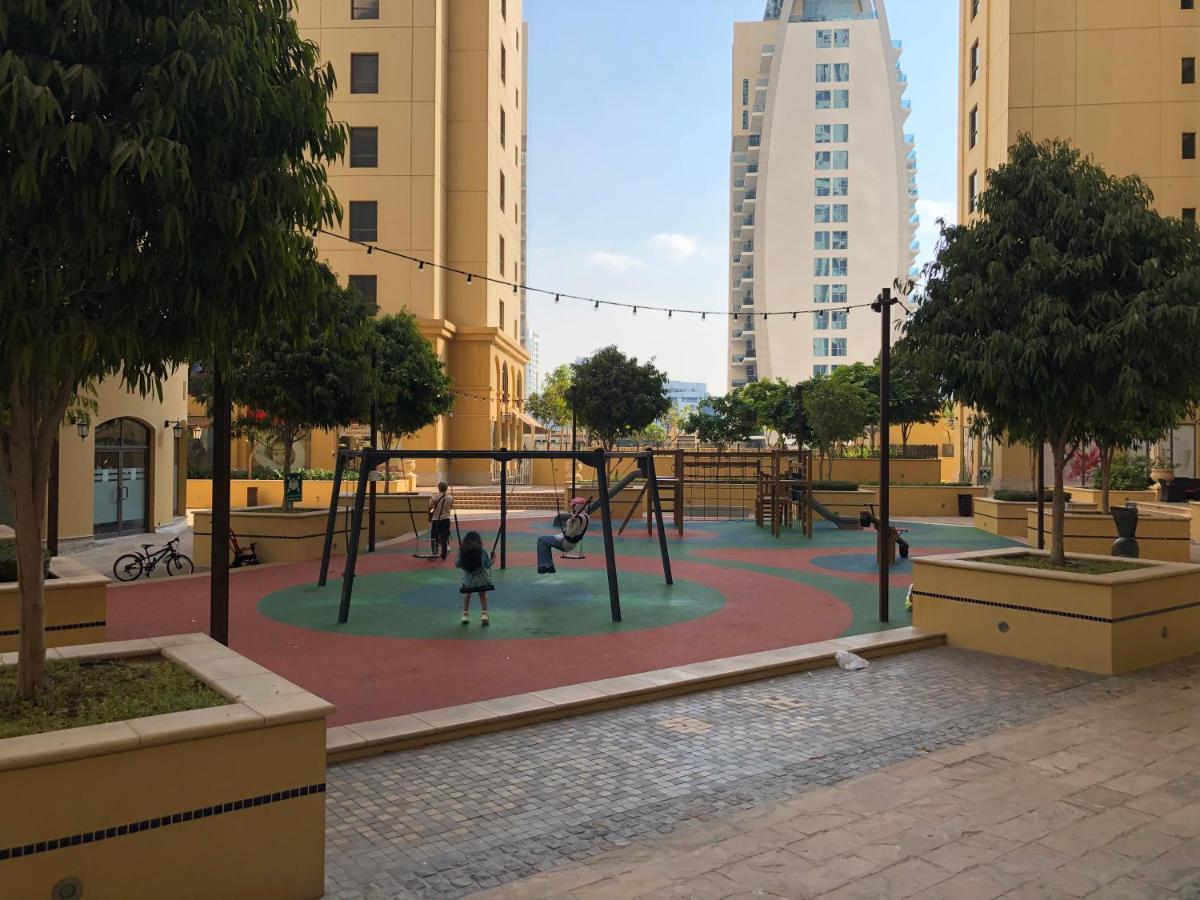 Spacious 5 Beds 3 Min From The Jbr Apartment Dubai