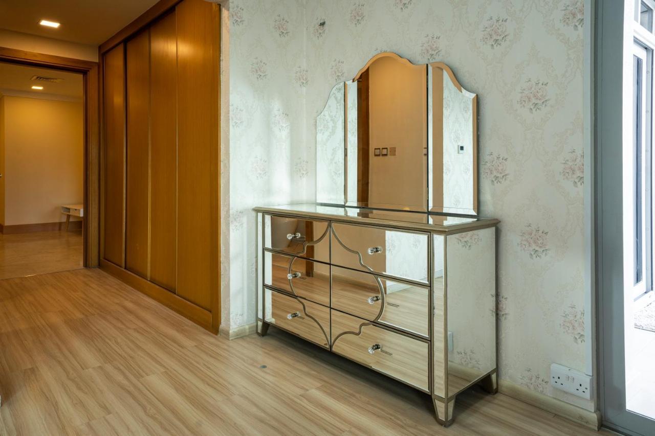 3 Bedroom W Terrace Facing Burj Khalifa. Apartment *