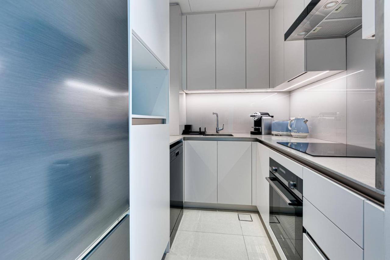 Stylish In Address Apartment *