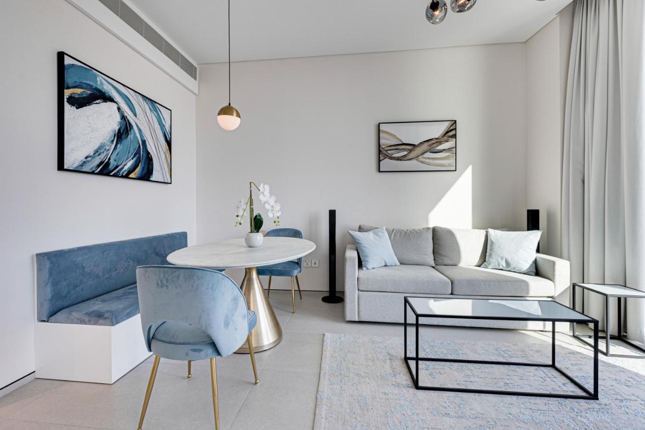 Stylish In Address Apartment *