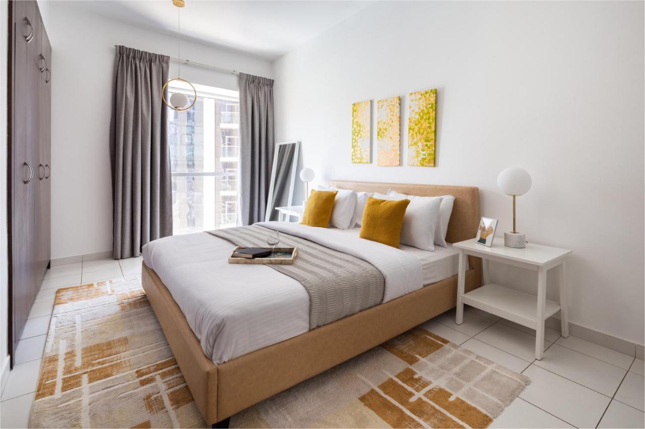 Frank Porter - Marina Tower Apartment Dubai