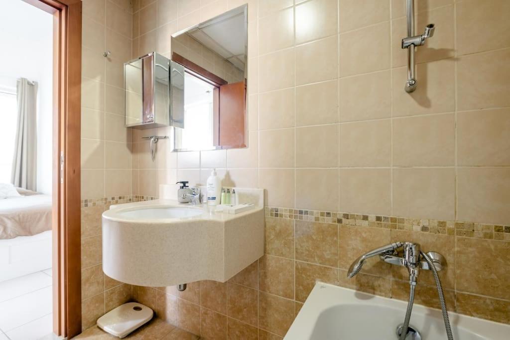 Beautiful Marina Views One Bedroom With Two Balconies *