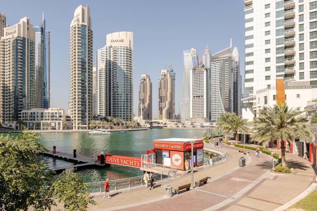 Apartment Beautiful Marina Views One Bedroom With Two Balconies