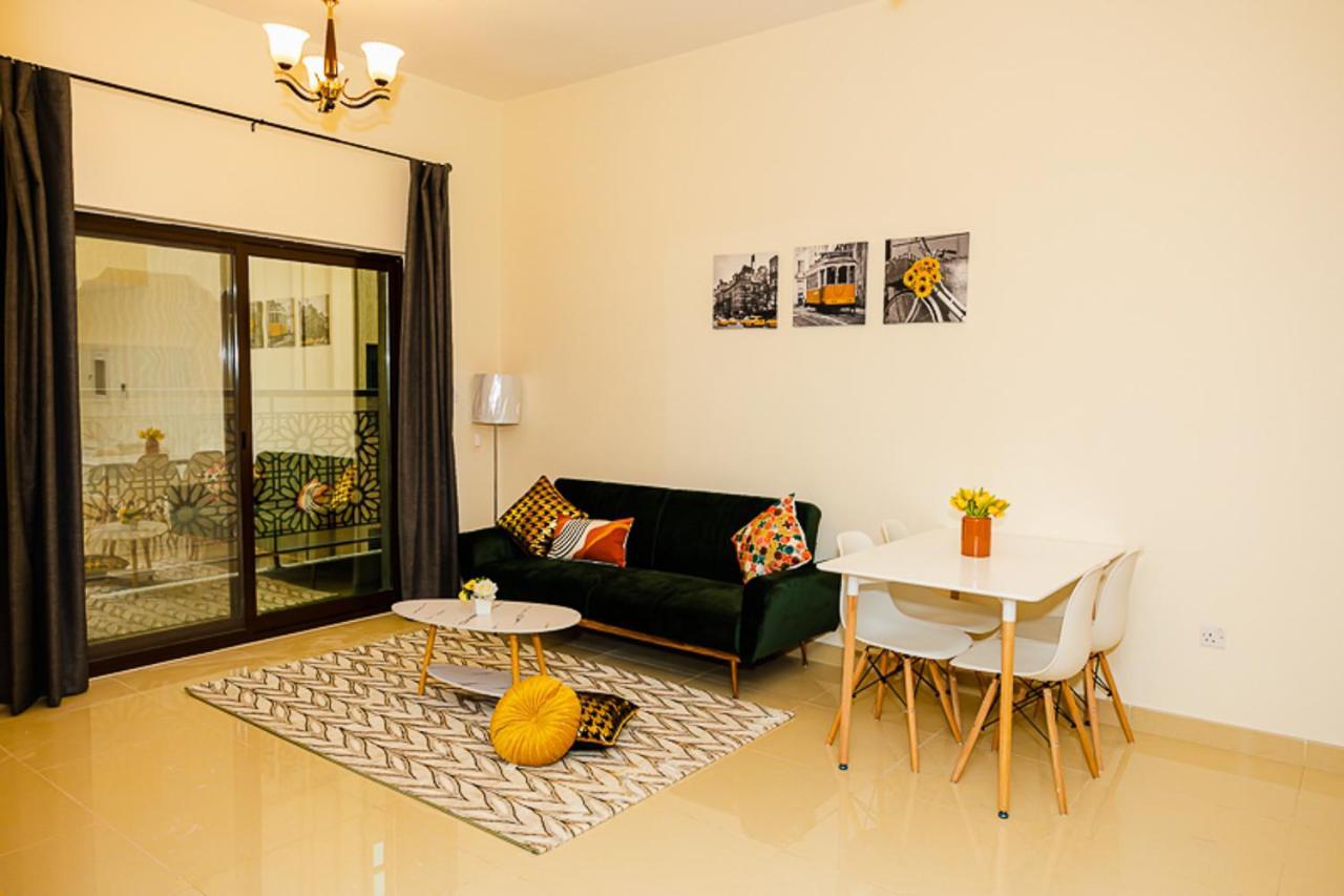 Apartment Elegant With Lively Vicinity In Dubai's Heart