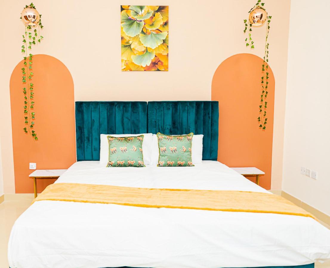 Elegant With Lively Vicinity In Dubai's Heart *