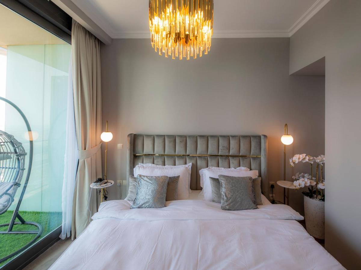 First Class 2br With Full Skyline & Sea View Apartment