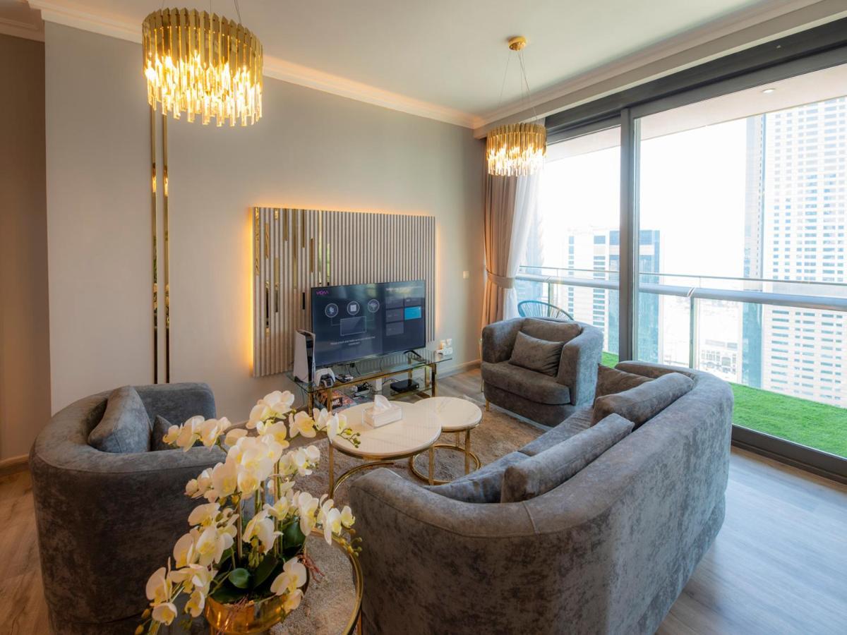 First Class 2br With Full Skyline & Sea View Dubai