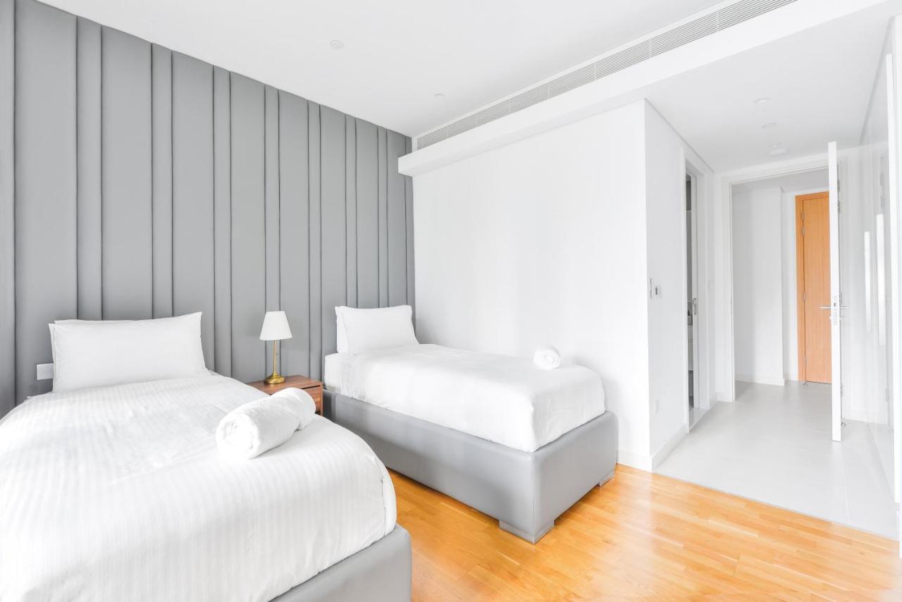 Elegant 2+ 1 Bedroom With Fantastic Views Of Ain Apartment
