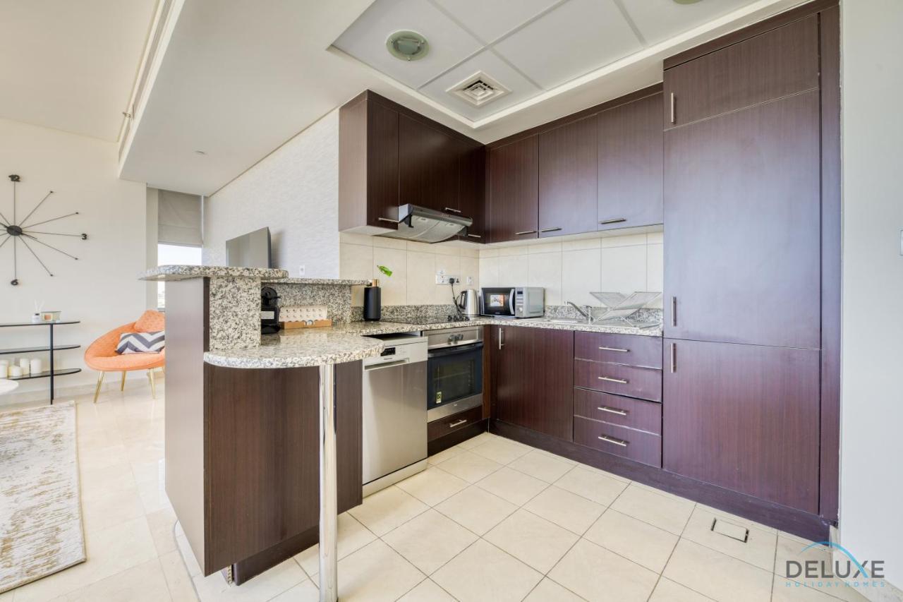 Limited Offer Cozy 2br With Pool & Prime Location By Deluxe Homes Apartment Dubai