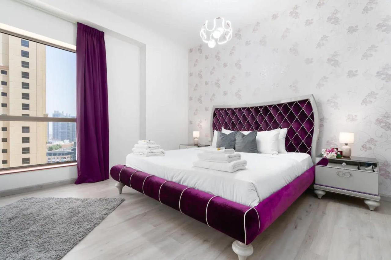 Gorgeous 2 Bedroom In Near The *