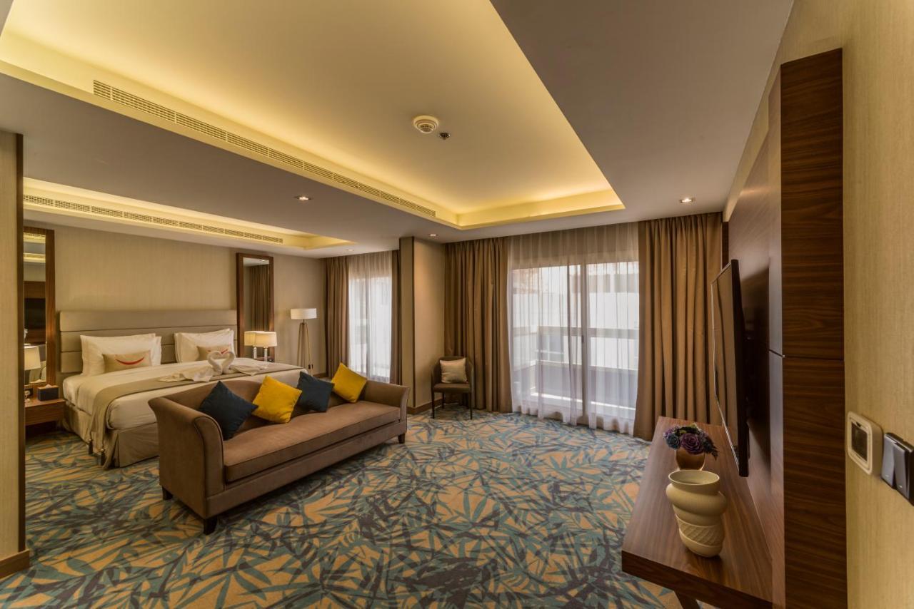 Hotel Mena Plaza Albarsha At The Mall