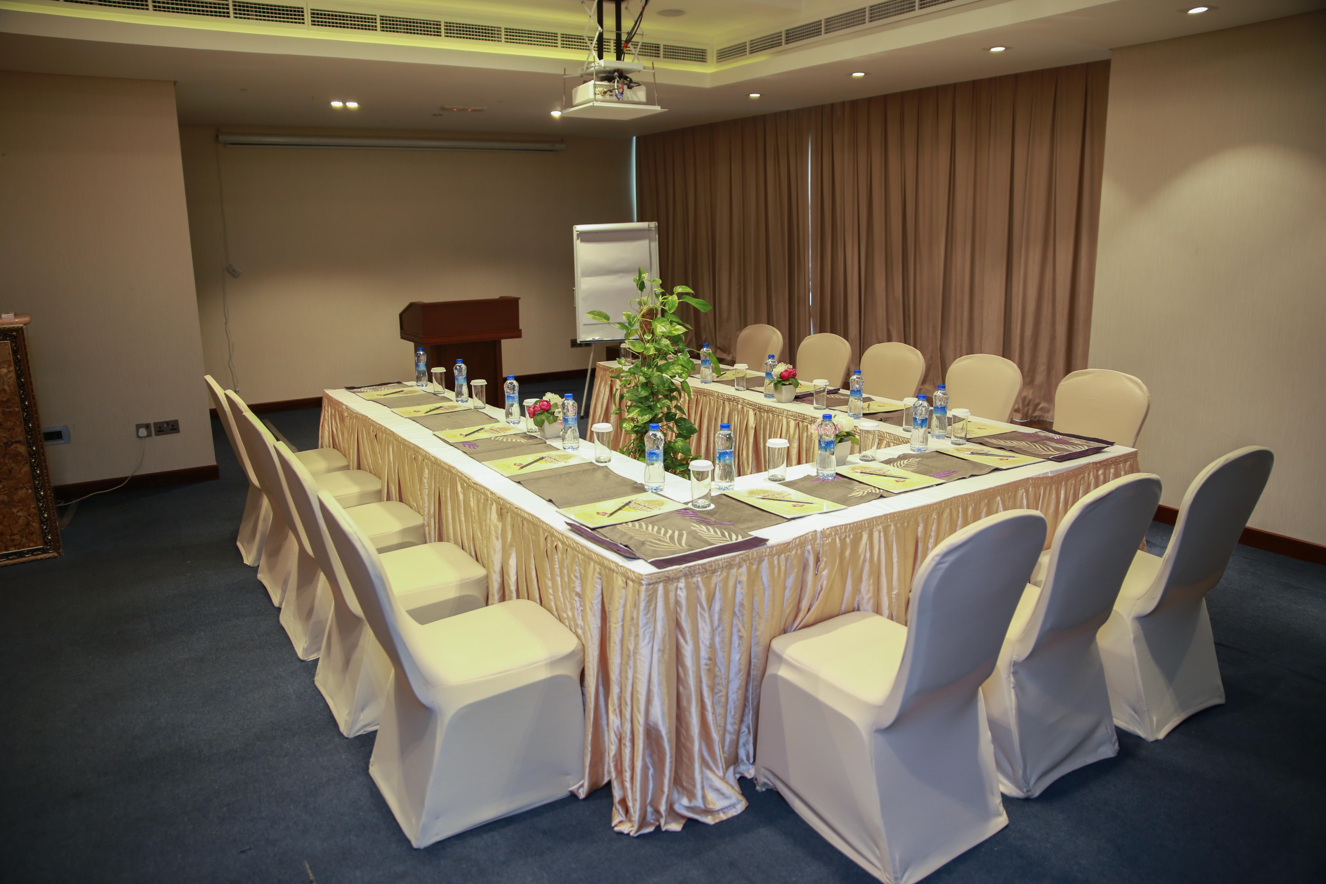 Versailles By Vieras Hotel 4*