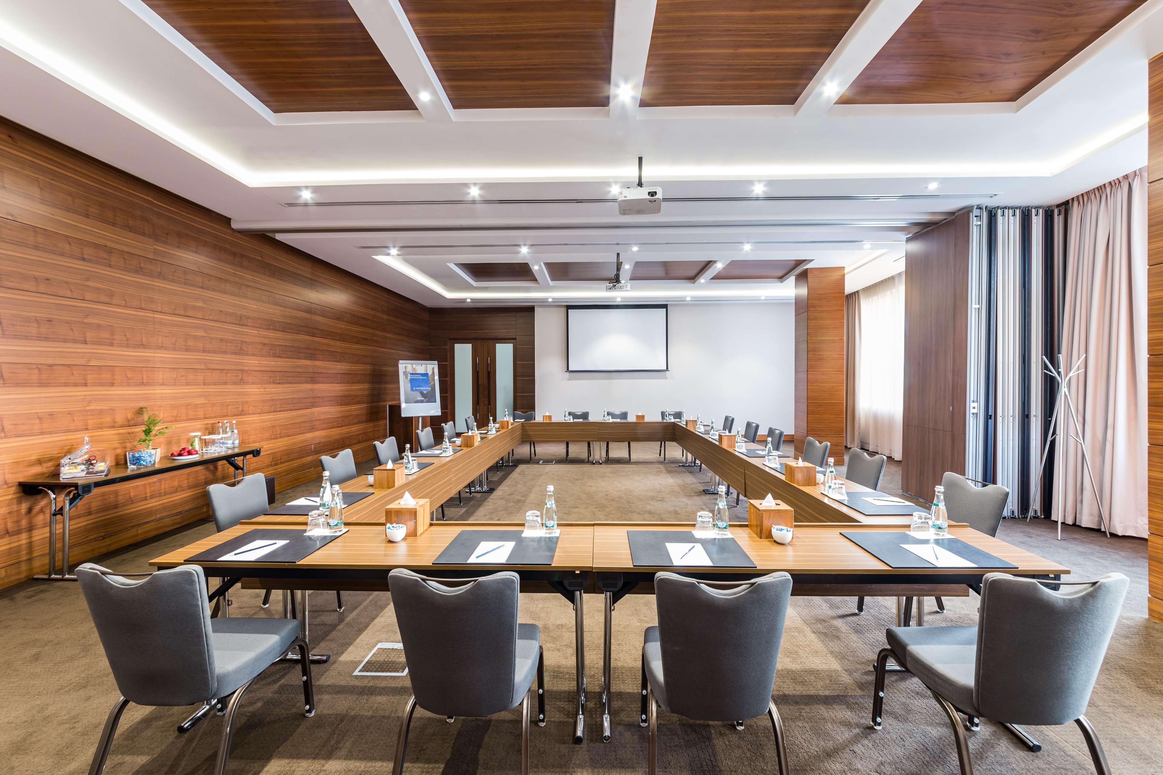 Radisson Blu Hotel, Waterfront Hotel