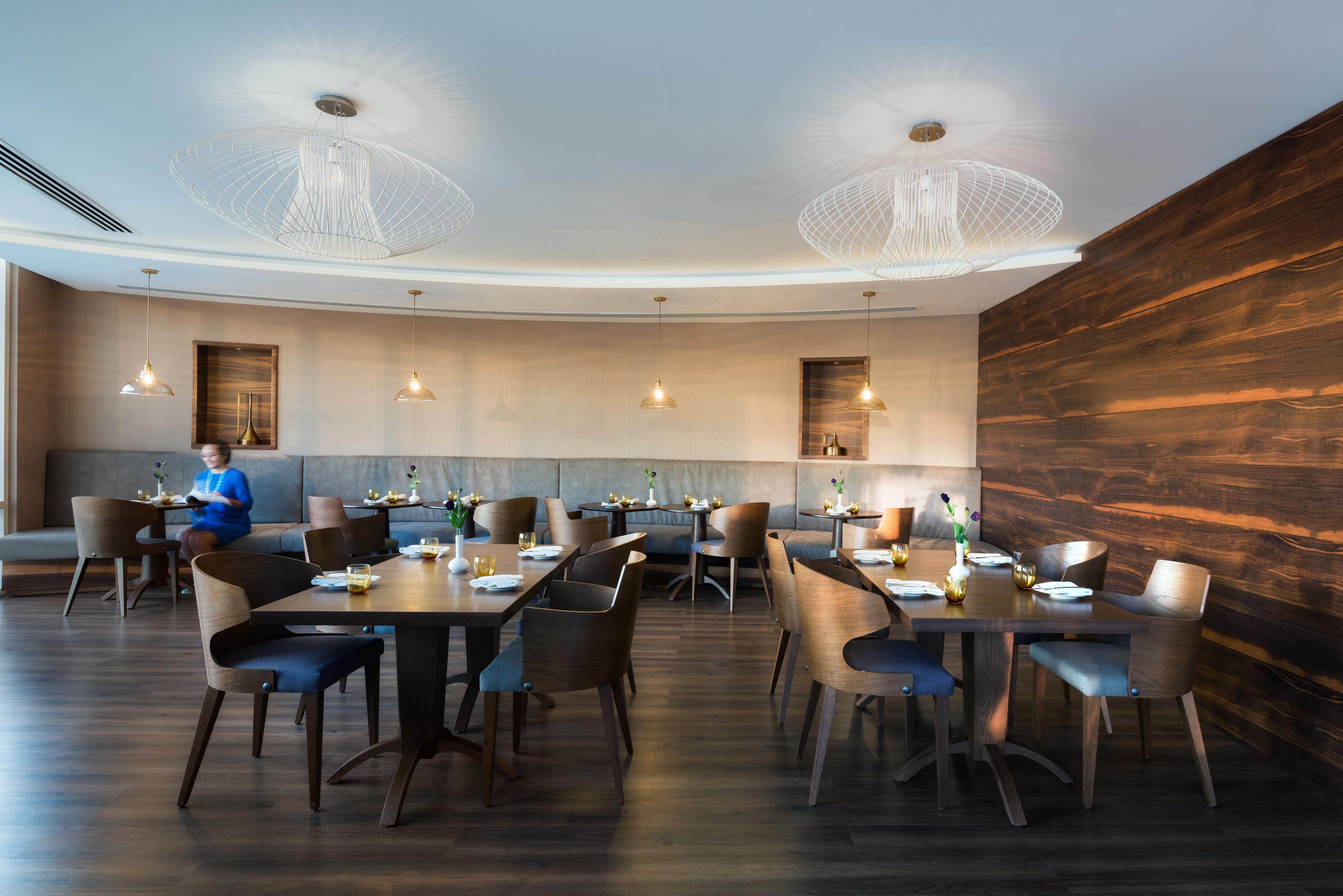 Radisson Blu Hotel, Waterfront Hotel