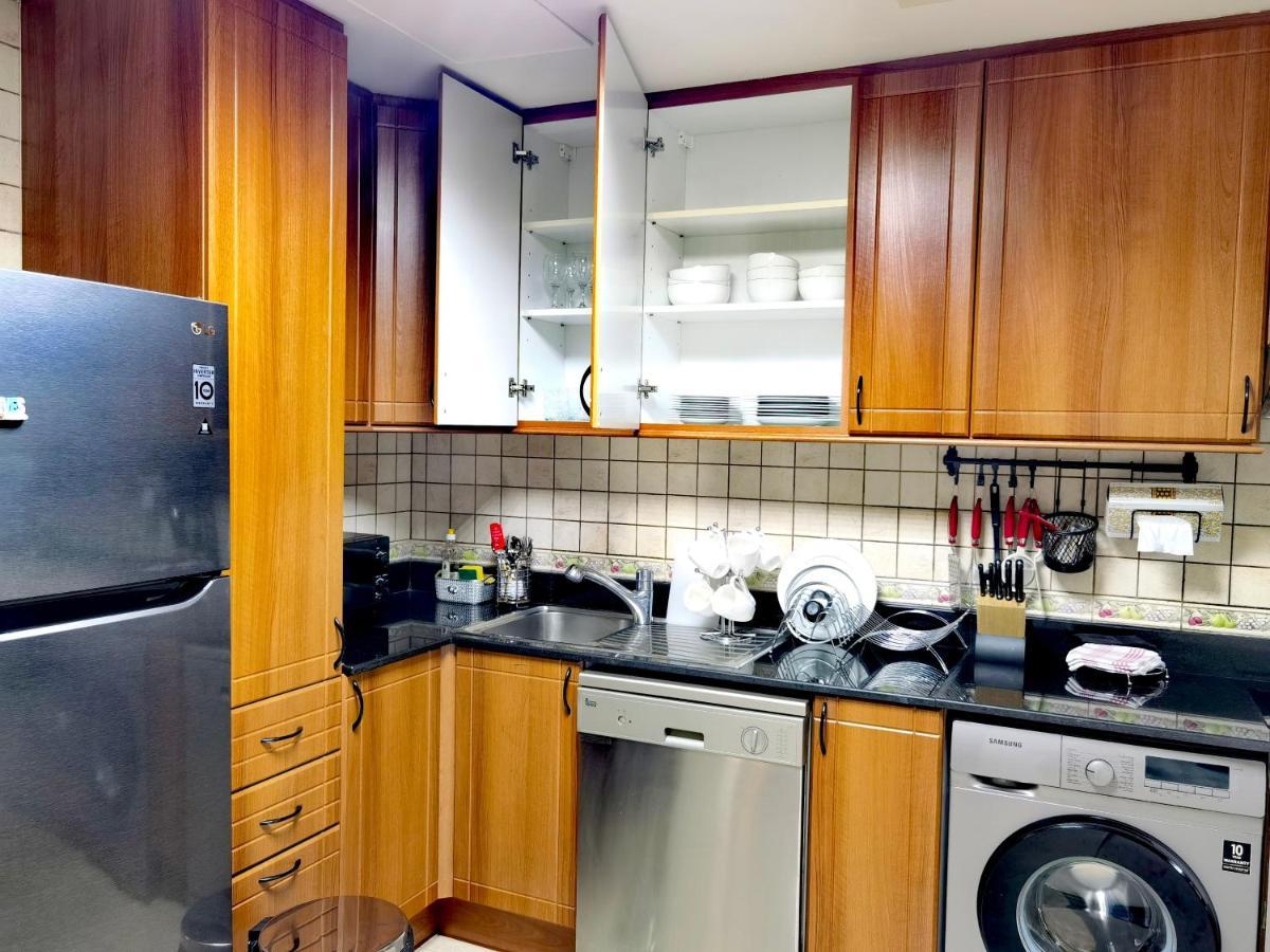 Serenity 3br Palm View In Marina Apartment