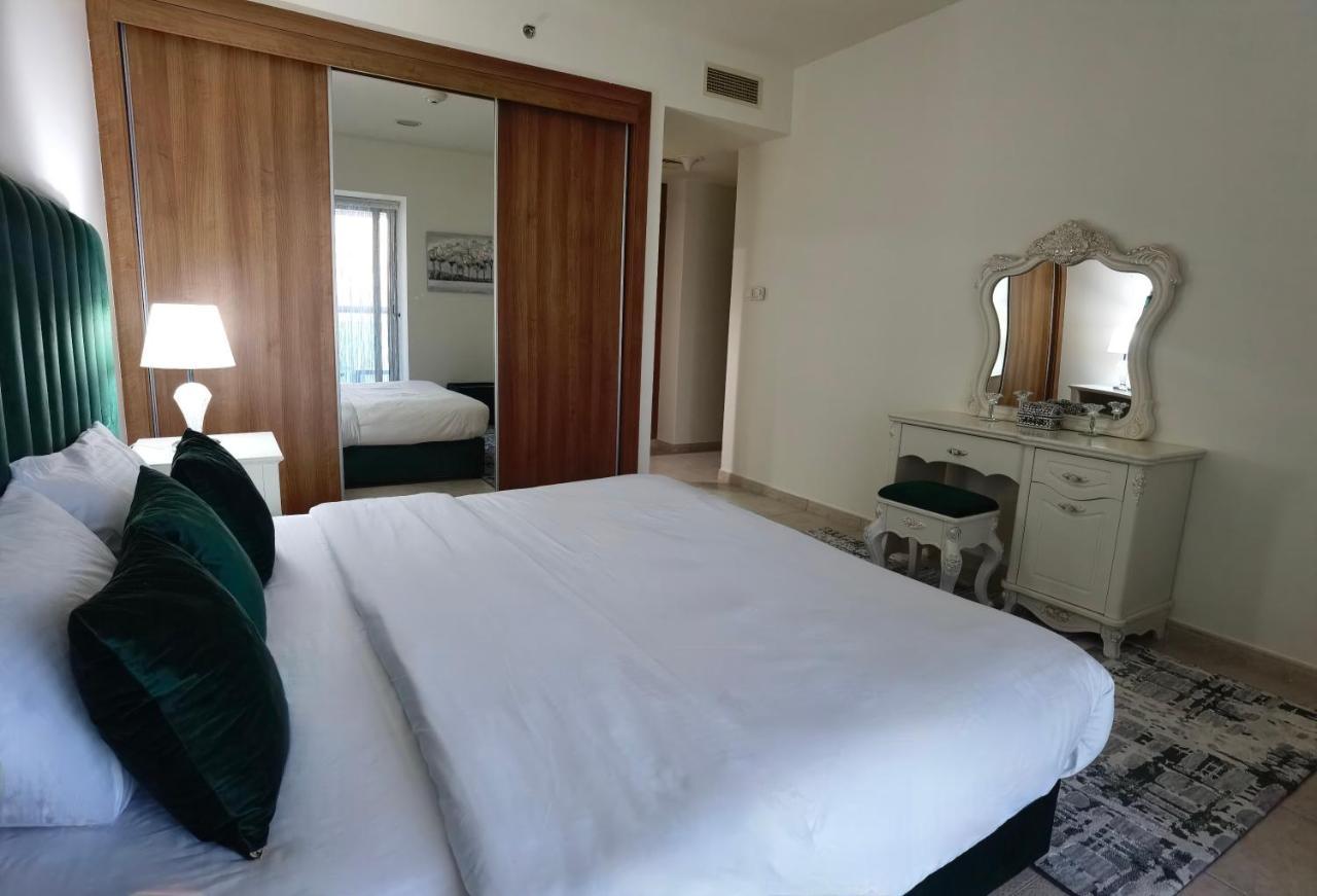 Serenity 3br Palm View In Marina * Dubai