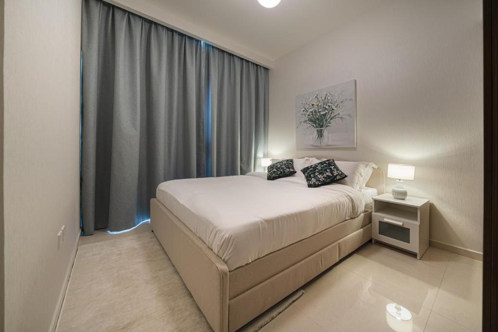 Fantastic Brand New 1 Bedroom Business Bay - Burj View Apartment