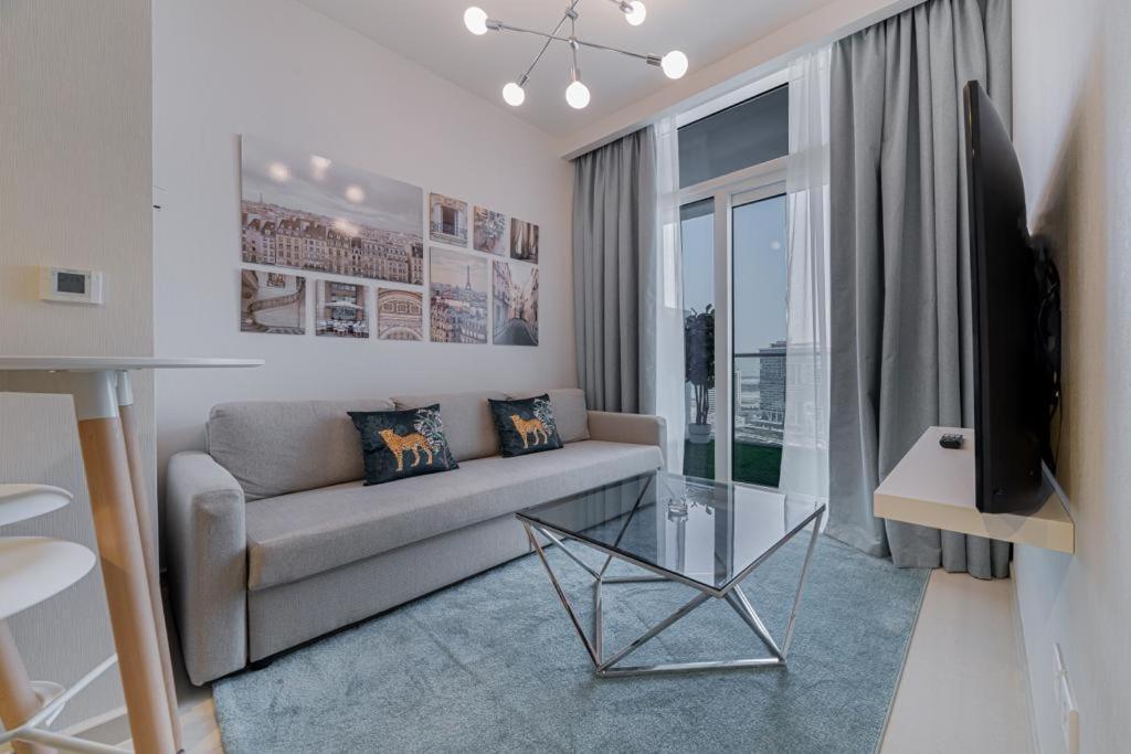 Fantastic Brand New 1 Bedroom Business Bay - Burj View Apartment