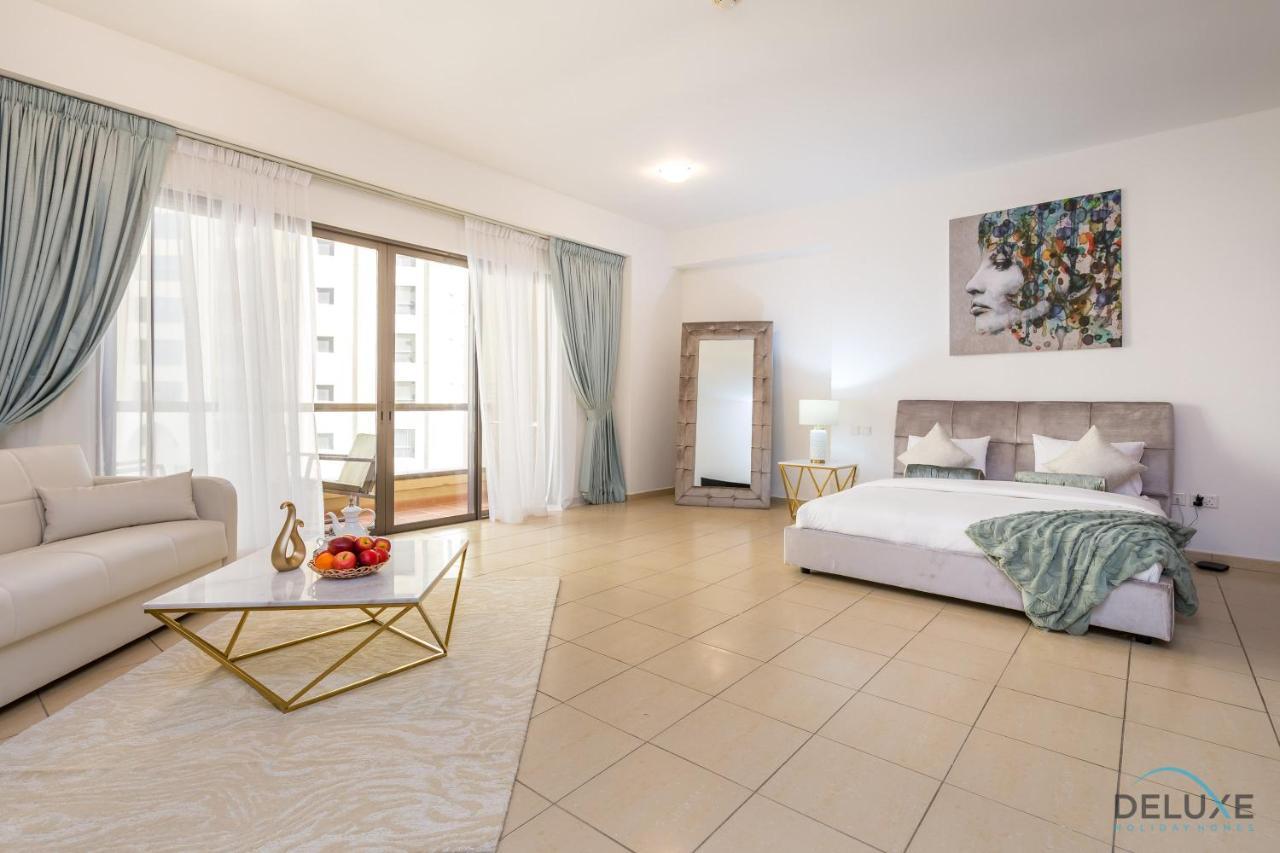 Pool Views Studio Minutes Away To Jbr Beach, Rimal 3 By Deluxe Apartment Dubai
