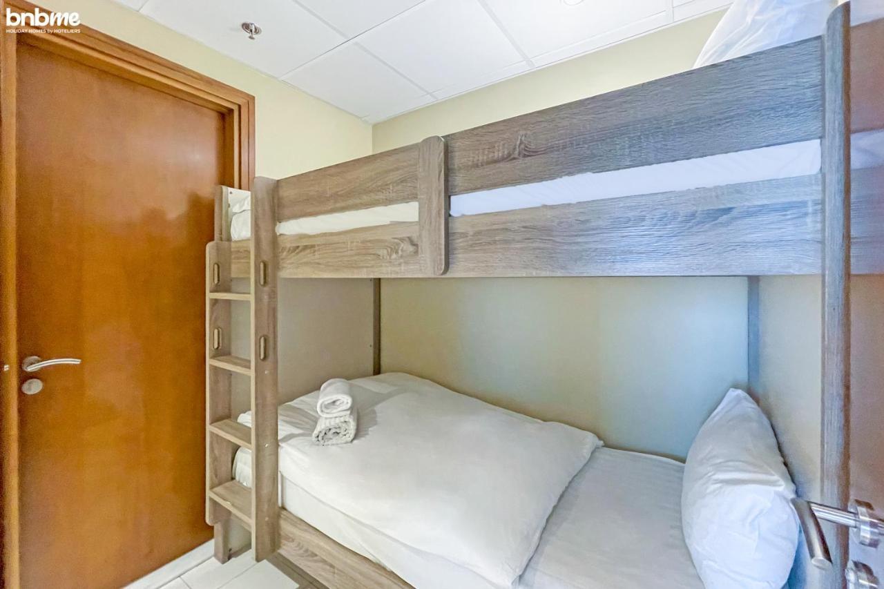 Bnbme - Waterfront Expansive Apt With Maid's Room, Poolside Cafe Apartment