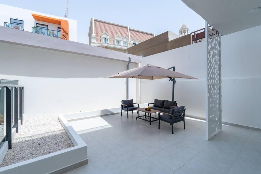 Restful With Private Terrace By The Pool * Dubai