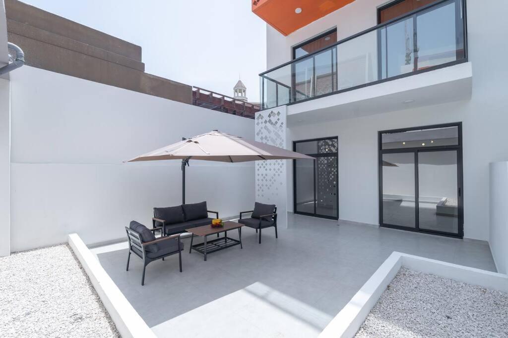 Restful With Private Terrace By The Pool Dubai