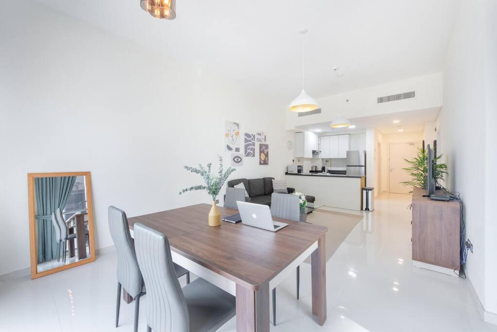 Lovely 1bedroom Damac Hills Surrounded By Dubai