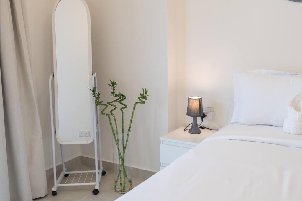 Apartment Restful With Private Terrace By The Pool Dubai