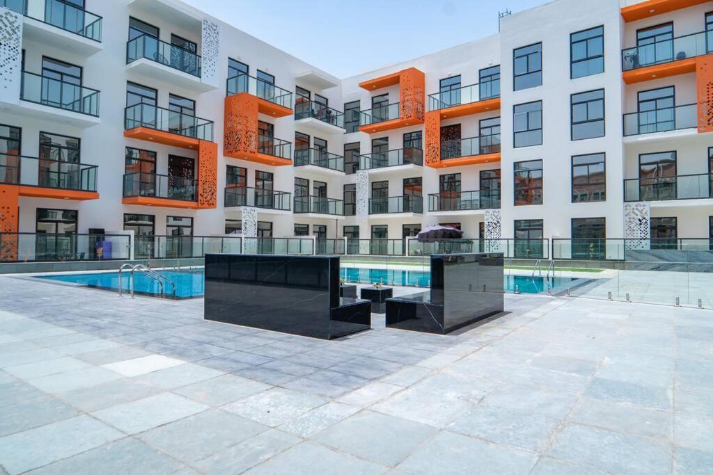 Restful With Private Terrace By The Pool Apartment *