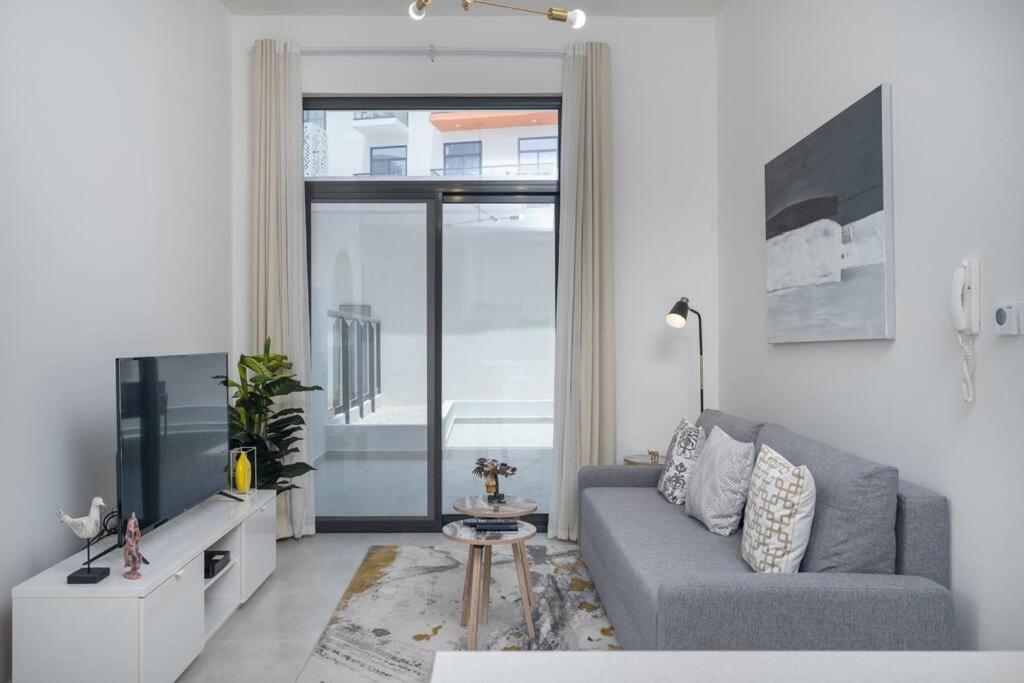 Restful With Private Terrace By The Pool Apartment *