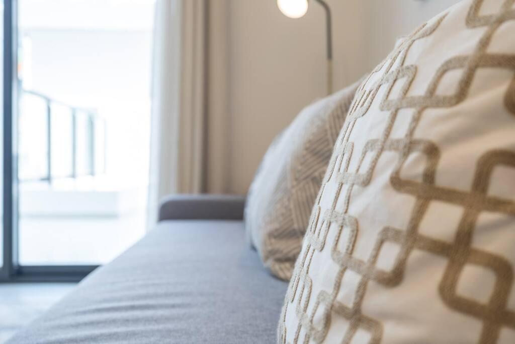 Restful With Private Terrace By The Pool Apartment Dubai