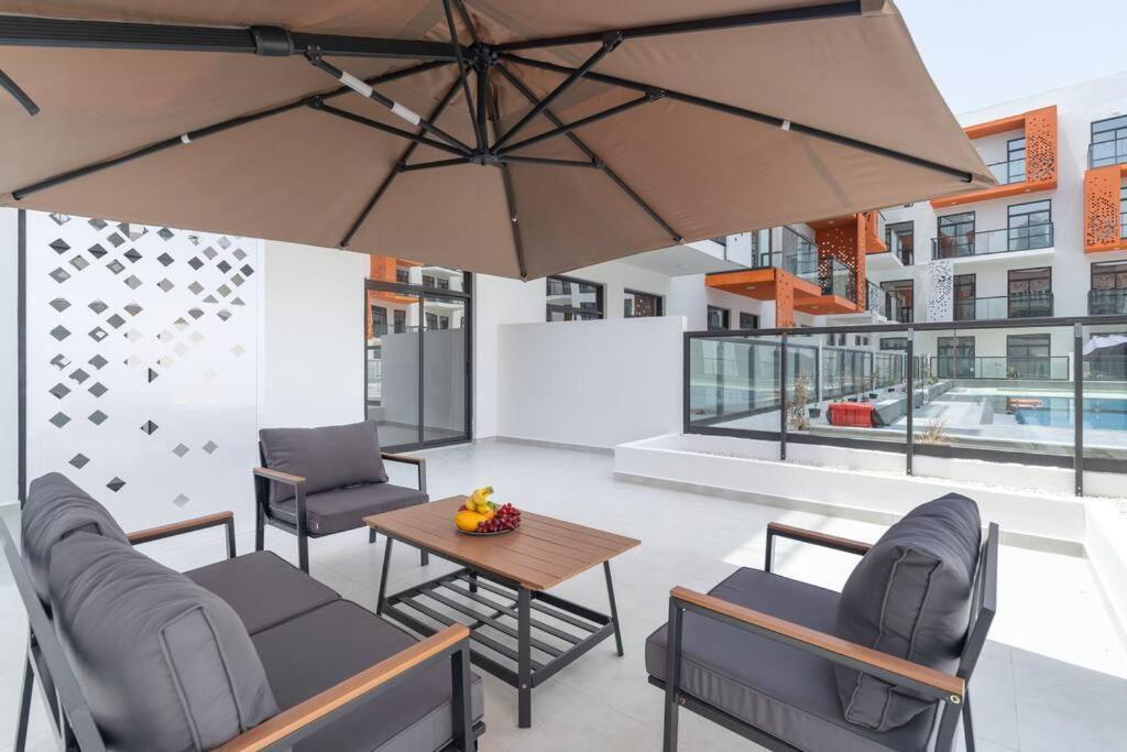 Restful With Private Terrace By The Pool Apartment *