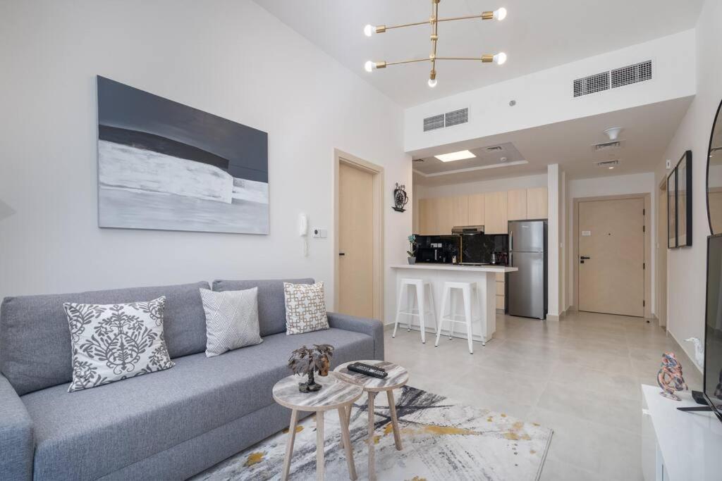 Restful With Private Terrace By The Pool Apartment Dubai
