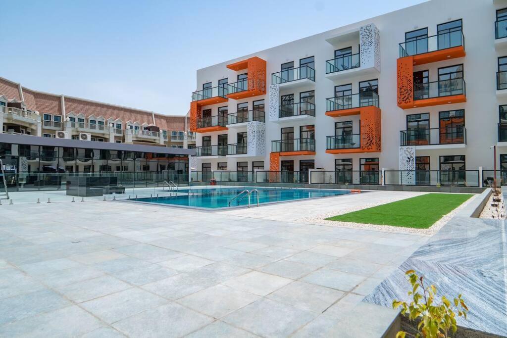 Restful With Private Terrace By The Pool * Dubai