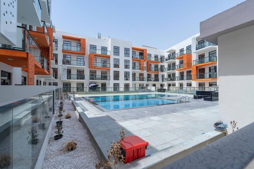 Restful With Private Terrace By The Pool Apartment *