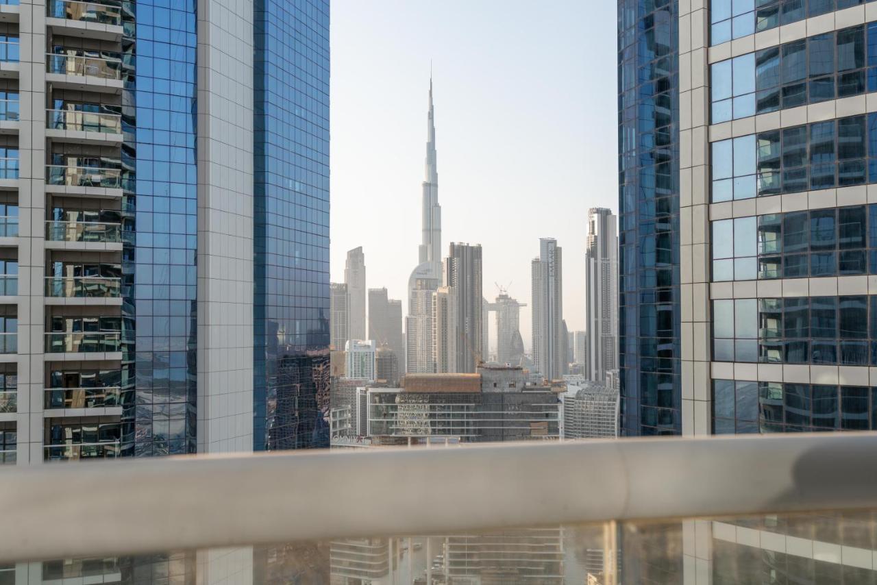 Lux Bnb Paramount Tower I Burj Views Apartment