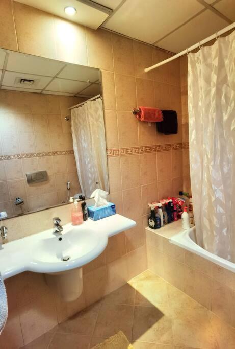 Apartment Marina View, 3 Min Walk To Metro And Beach Plus Free One Hour Boat Trip