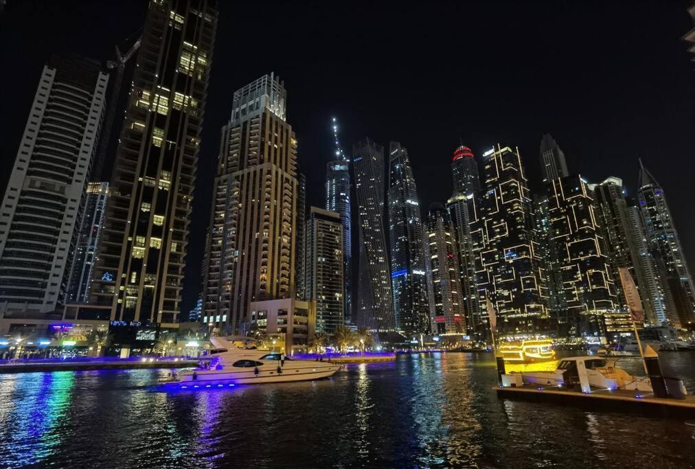 Marina View, 3 Min Walk To Metro And Beach Plus Free One Hour Boat Trip Apartment *