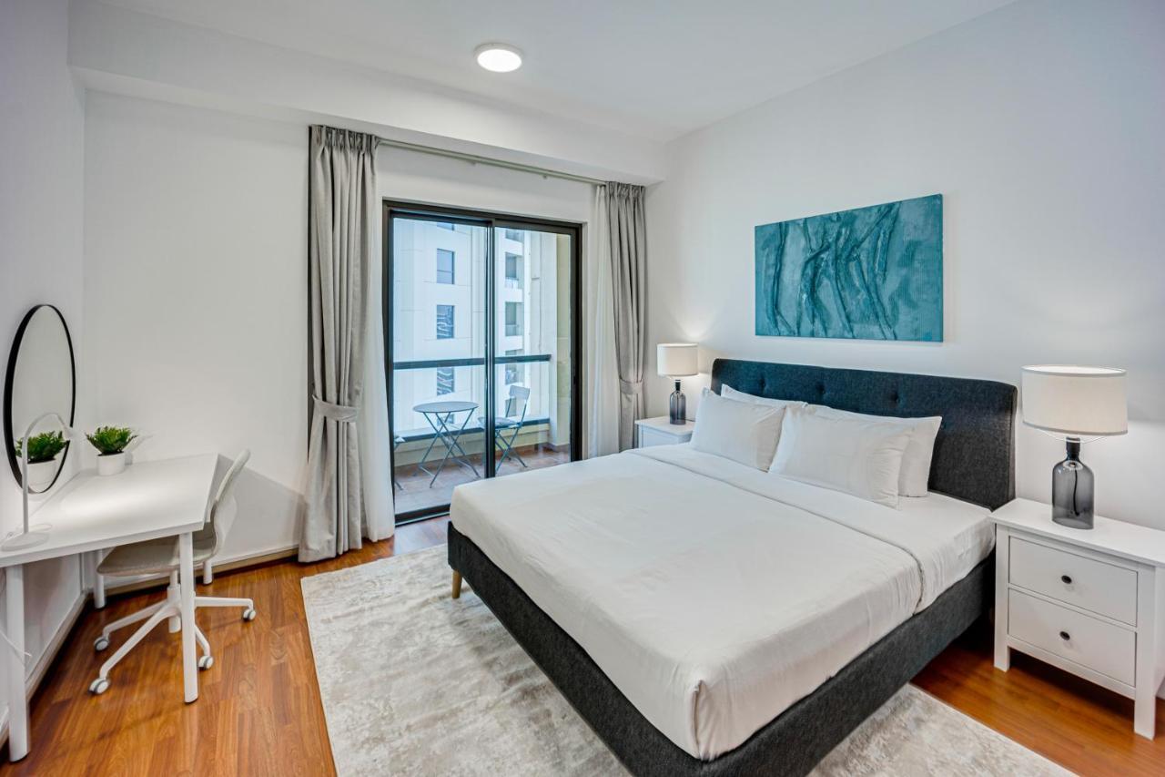 Cozy 2 Bd In Bahar Jbr 24 Floor Dubai
