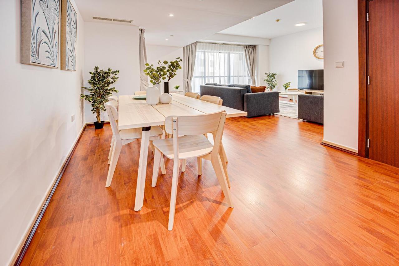 Cozy 2 Bd In Bahar Jbr 24 Floor Dubai