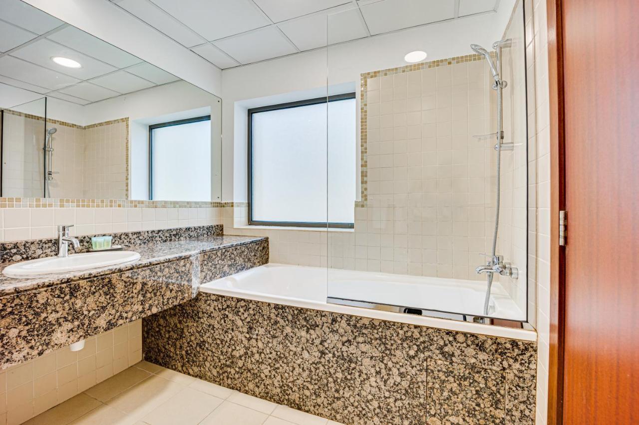 Cozy 2 Bd In Bahar Jbr 24 Floor Apartment Dubai