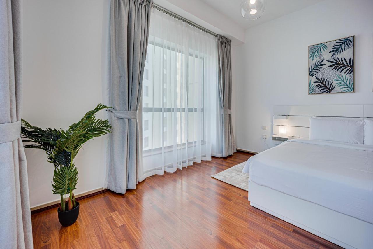 Cozy 2 Bd In Bahar Jbr 24 Floor Dubai
