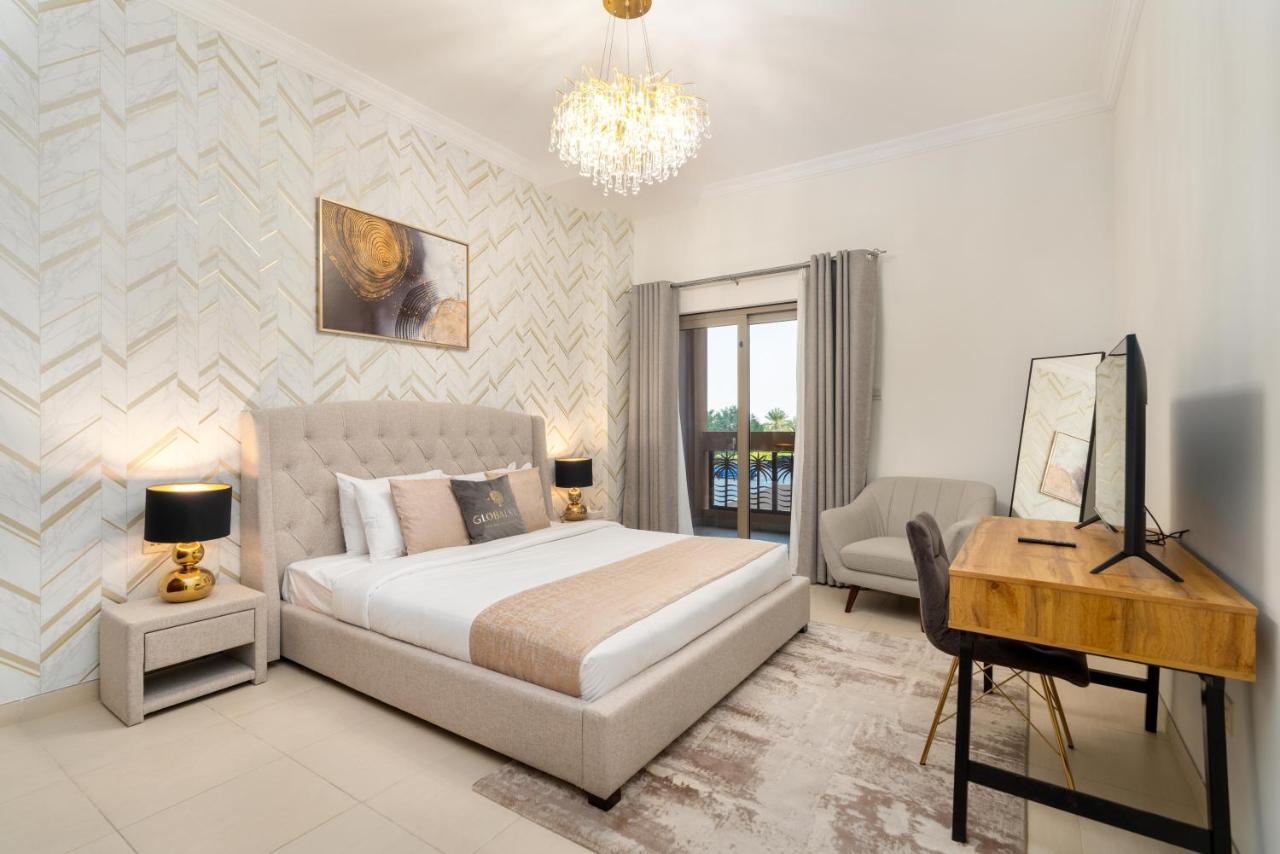 Globalstay At Palm Jumeirah Beachfront Paradise With Pool And Gym Apartment